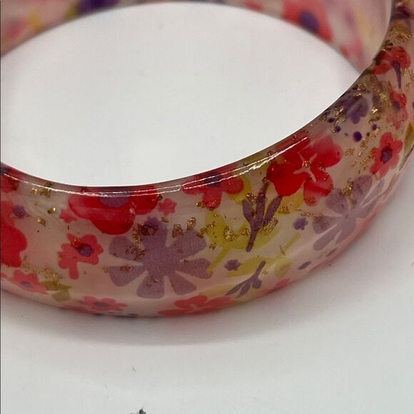 VINTAGE Floral Lucite Bangle Bracelet - Picture 6 of 6